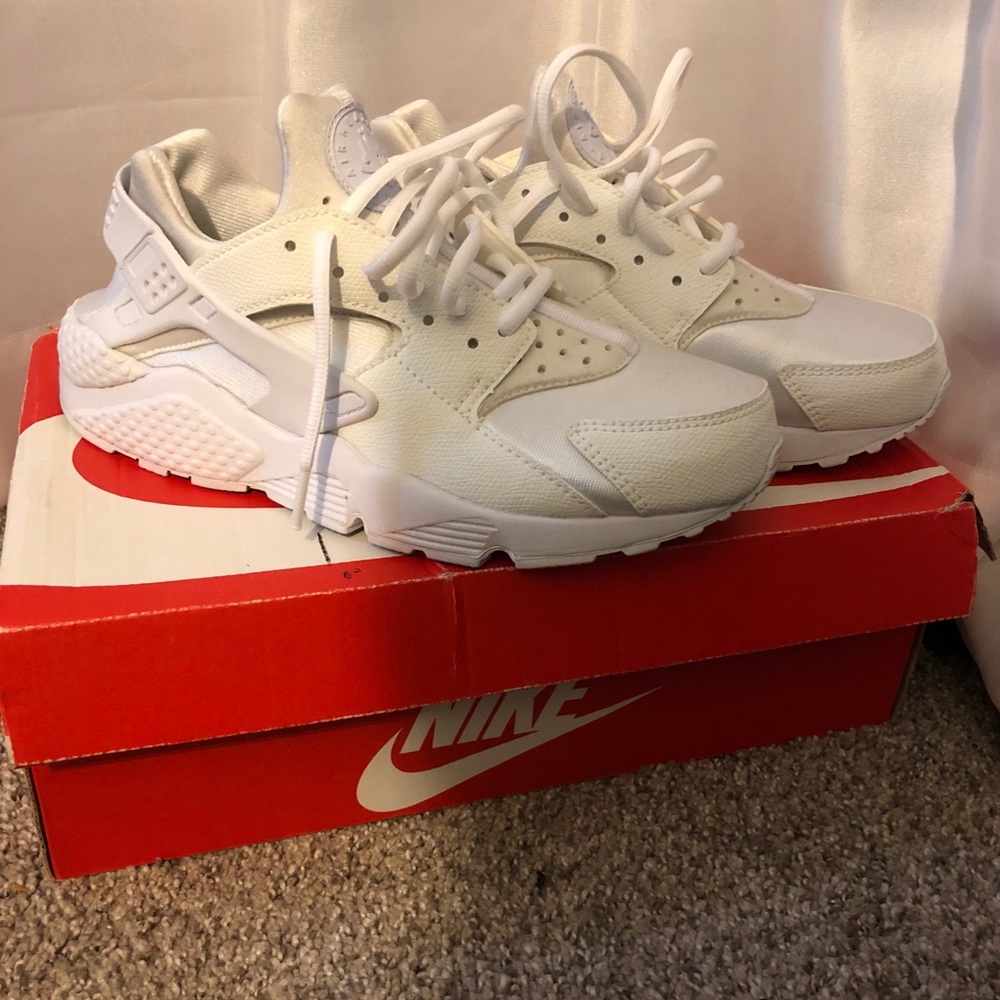 Women’s Nike sneakers